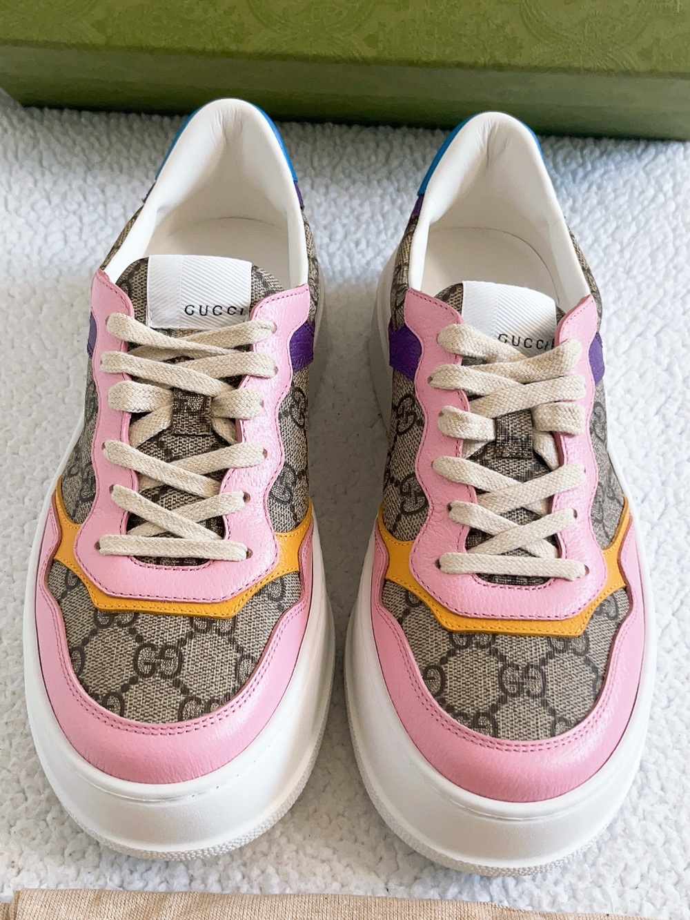 GUCCI Women’s GG Supreme Monogram Canvas Low Top Sneakers - Picture 2 of 13